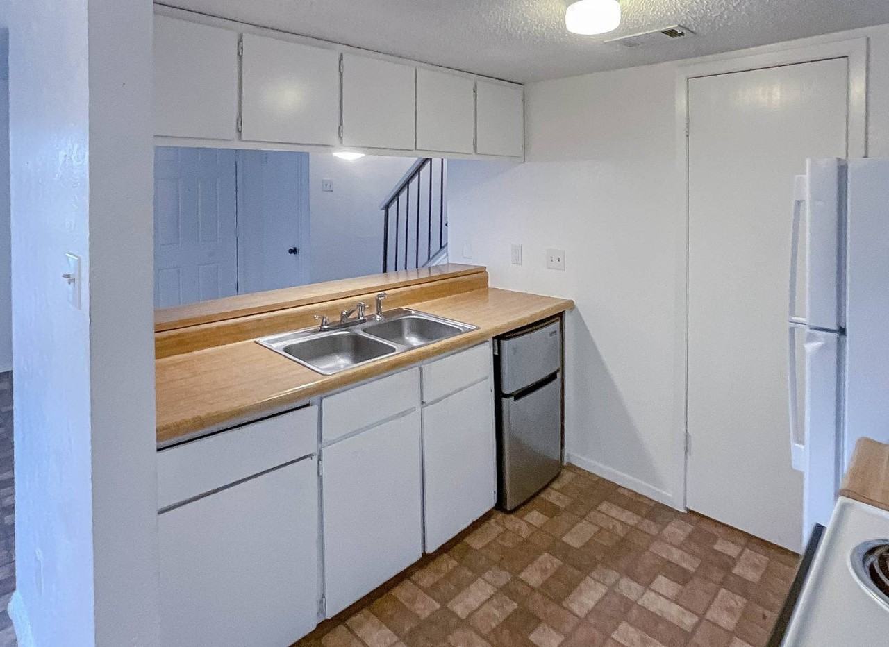 4506 Hunt Cir #D - Photo 4 of 7