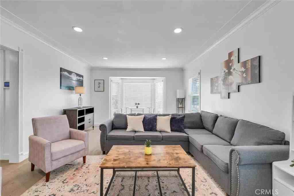 7911 Whitmore St - Photo 7 of 27