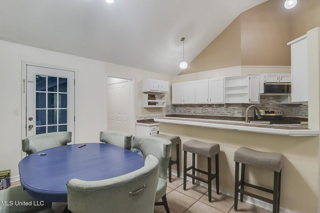 9228 Point Aux Chenes Rd - Photo 5 of 24