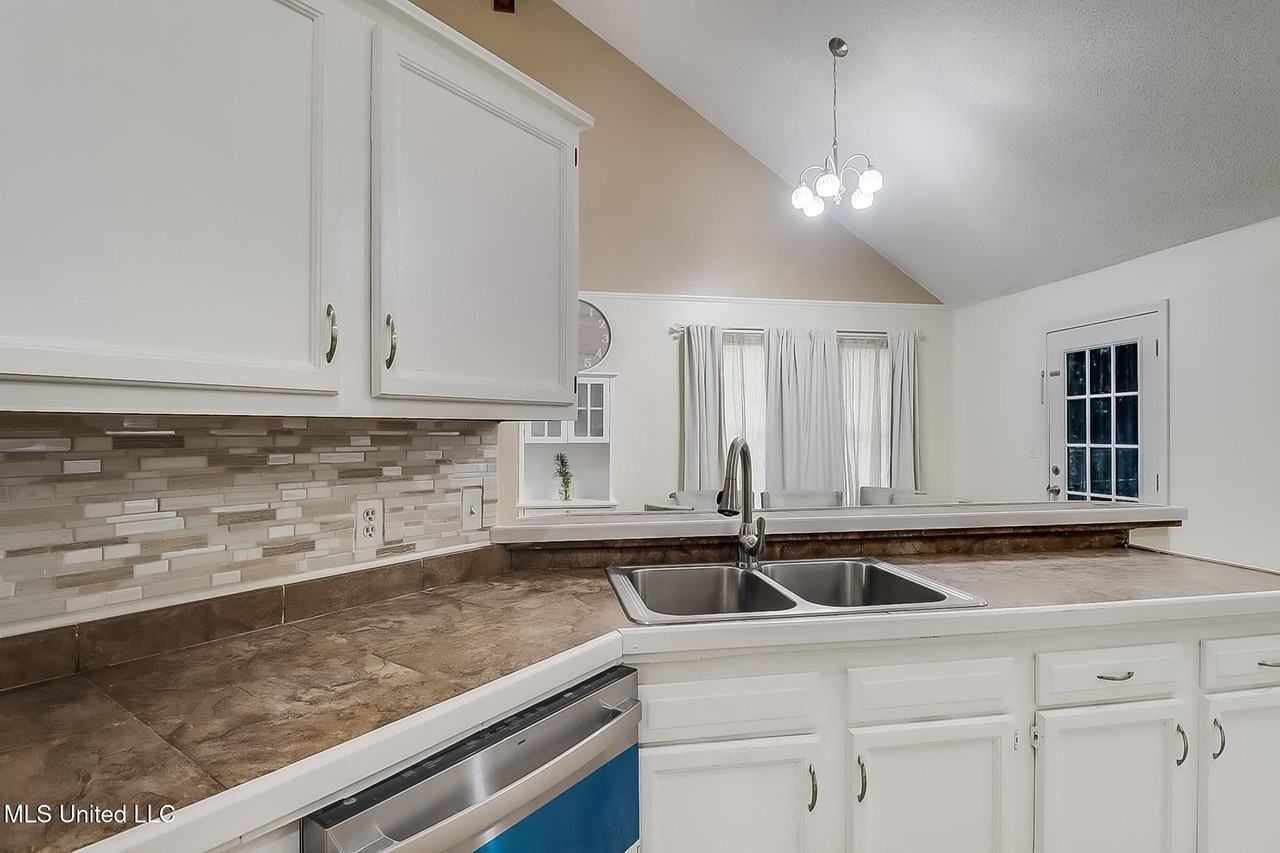 9228 Point Aux Chenes Rd - Photo 7 of 24