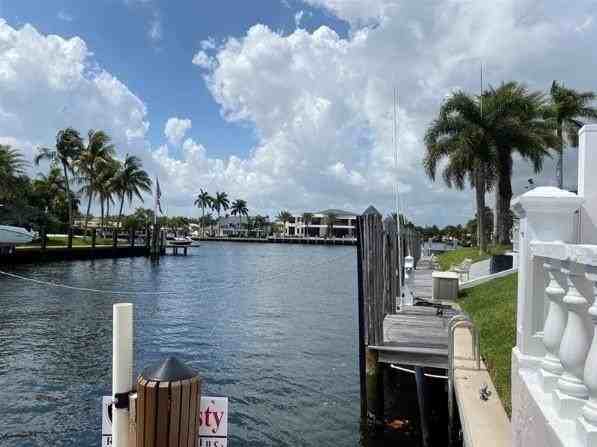 3116 Ne 42nd Ct - Photo 3 of 34