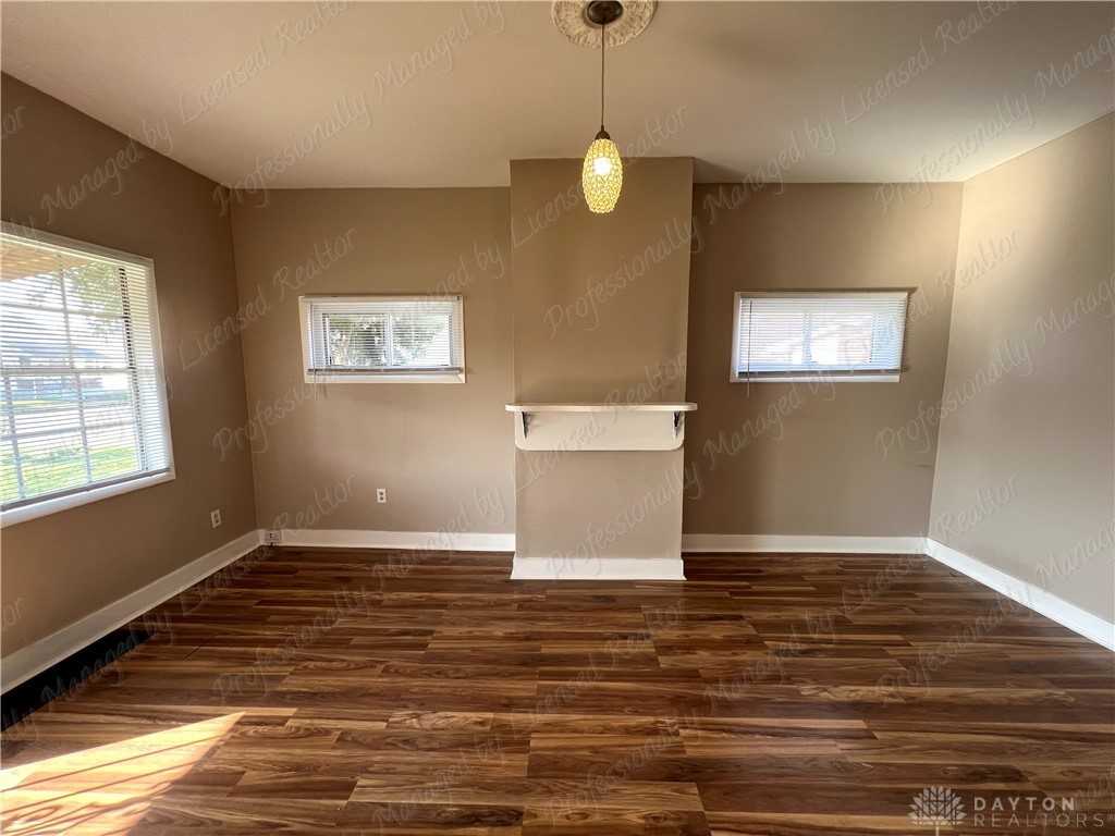 1325 Valley St - Photo 5 of 28