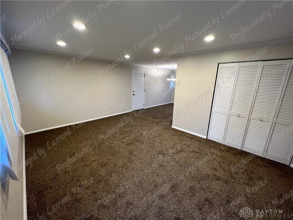 5239 Pocono Dr - Photo 3 of 20