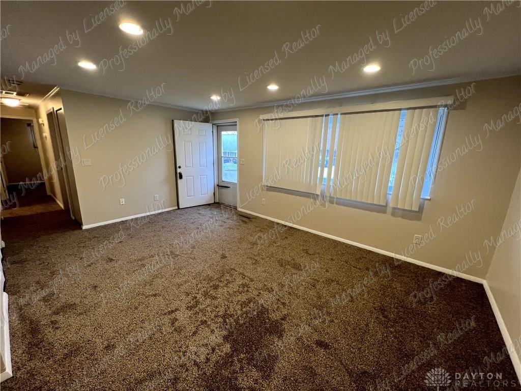 5239 Pocono Dr - Photo 5 of 20