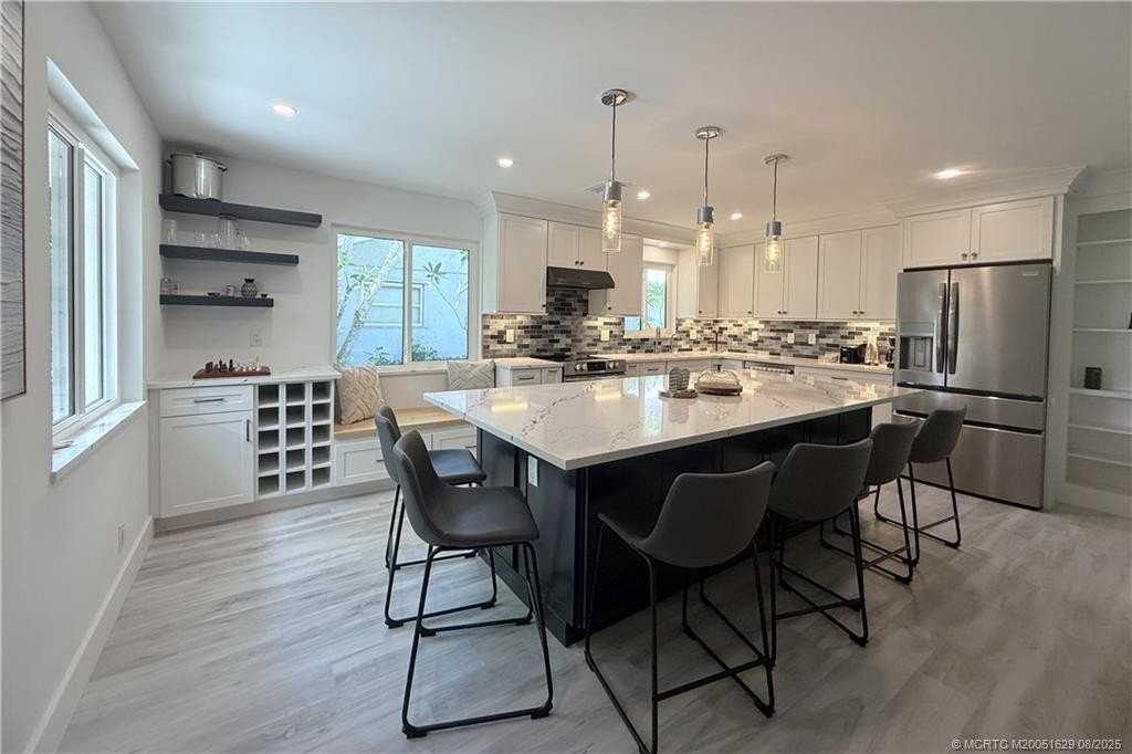 1196 Se Saint Lucie Blvd - Photo 3 of 20