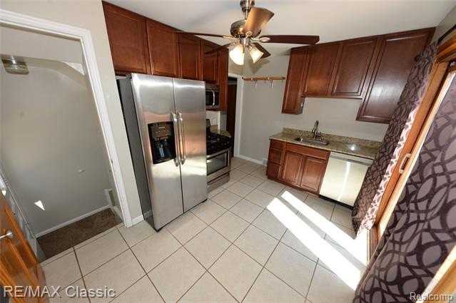 3534 Woodland Ave - Photo 3 of 11