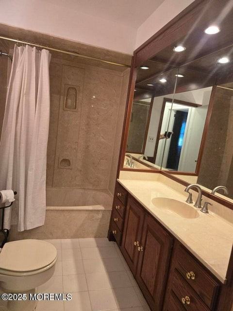 33 Reckless Pl Apt 1 - Photo 7 of 12