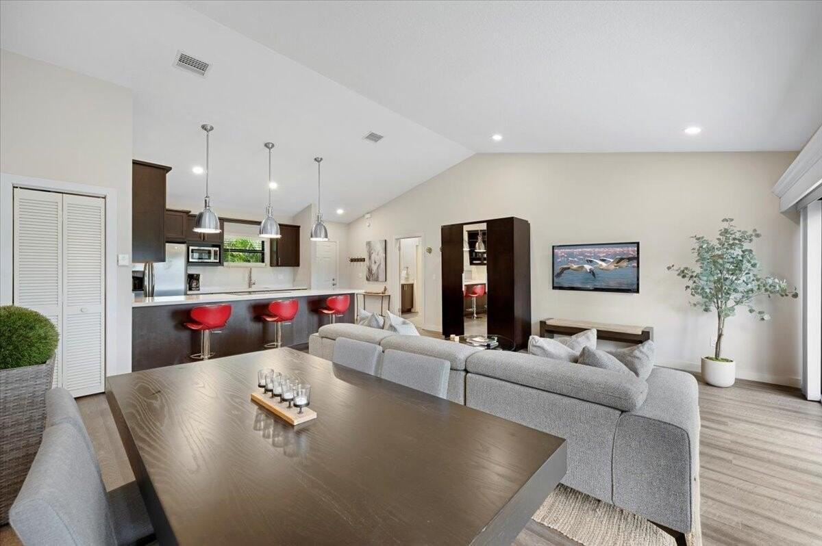 11863 Wimbledon Circle #542 - Photo 5 of 30