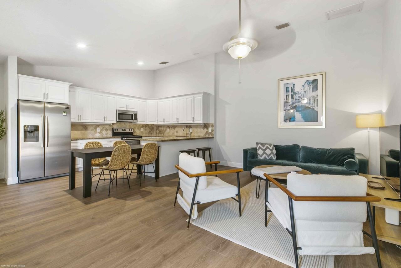 1120 Hyacinth Pl #1124