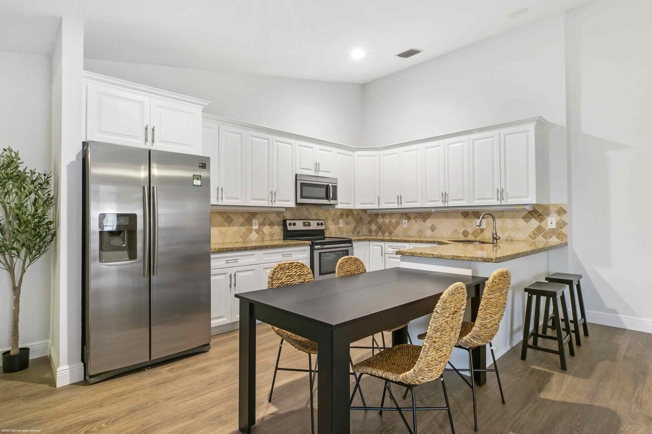 1120 Hyacinth Pl #1124 - Photo 2 of 16