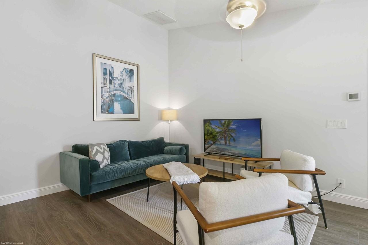 1120 Hyacinth Pl #1124 - Photo 3 of 16