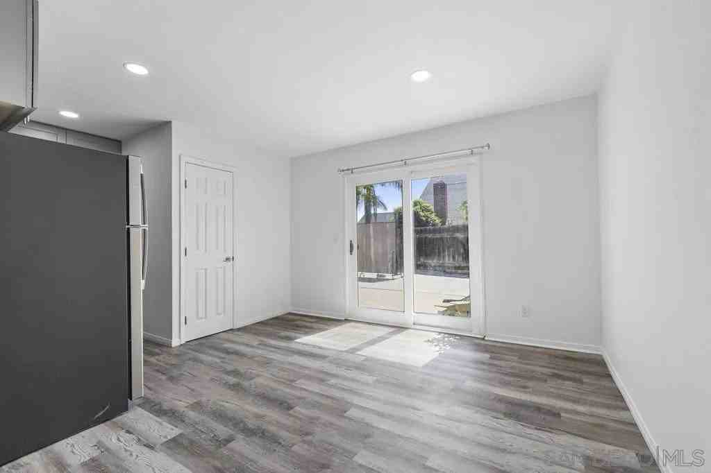 251 Sandstone St - Photo 5 of 15