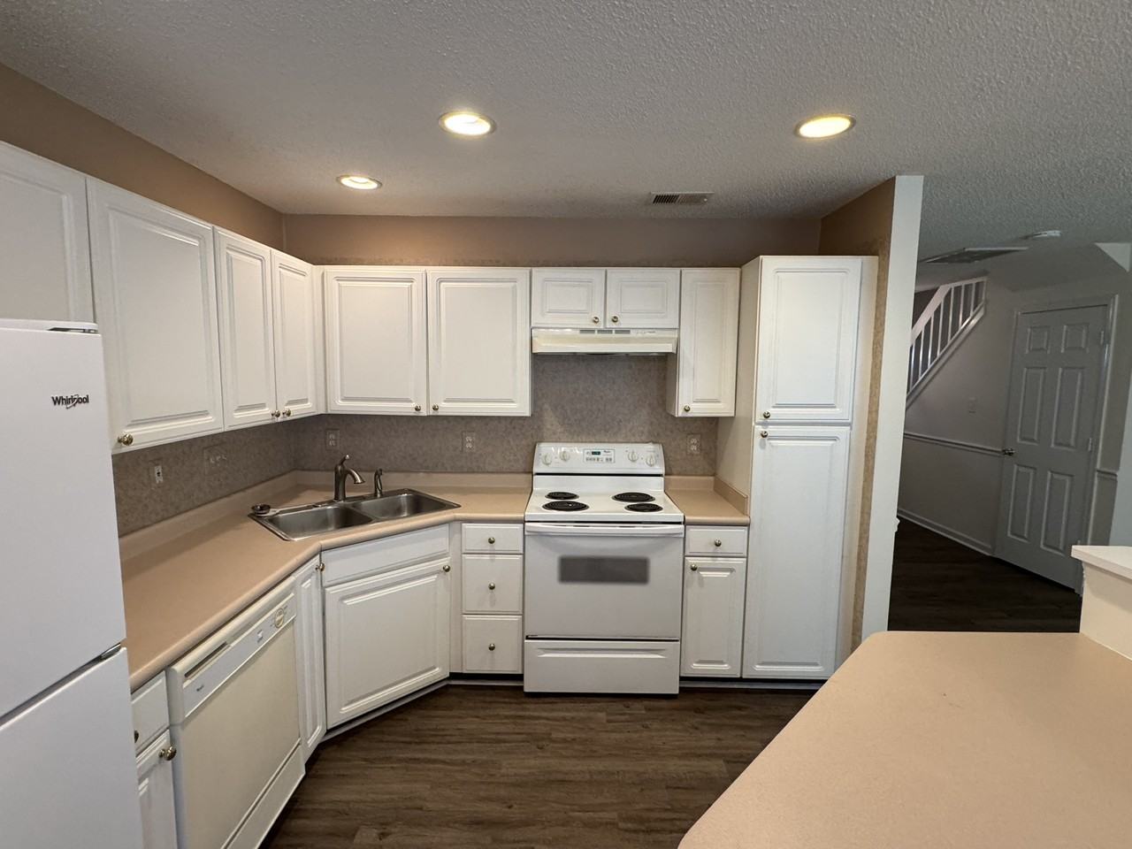 8419 Southgate Commons Dr - Photo 3 of 10