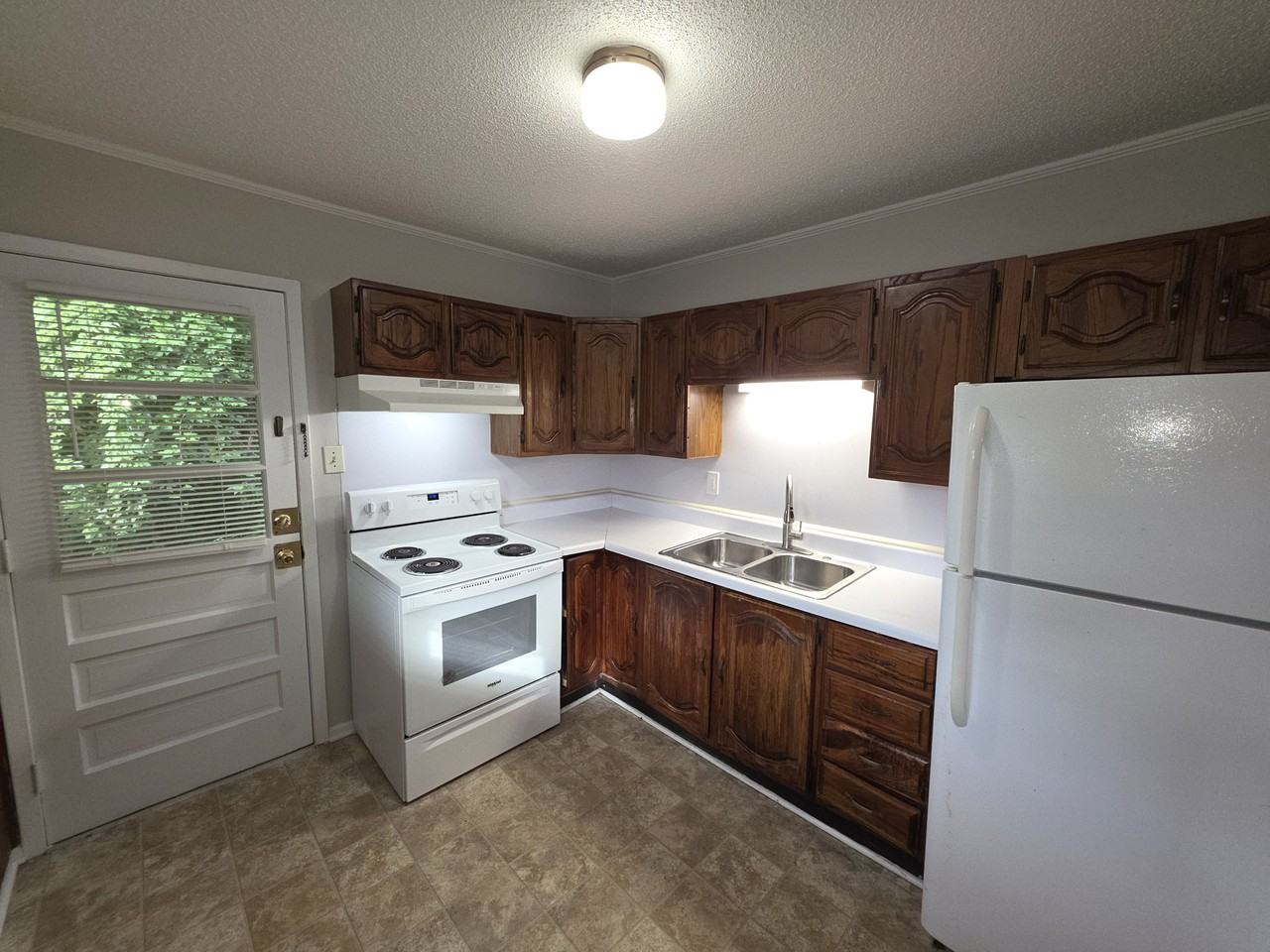 1444 Academy St - Photo 3 of 10