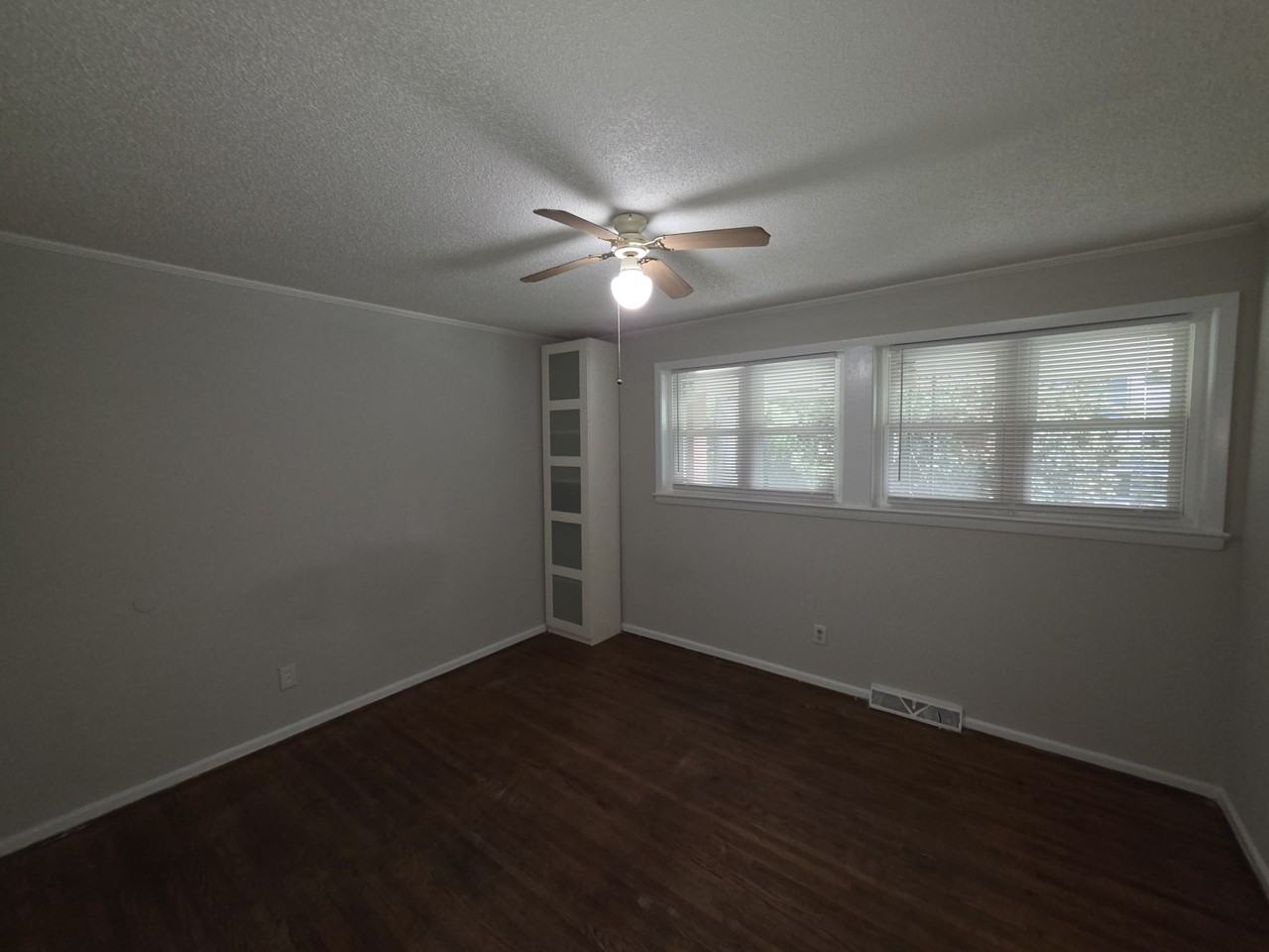 1444 Academy St - Photo 4 of 10