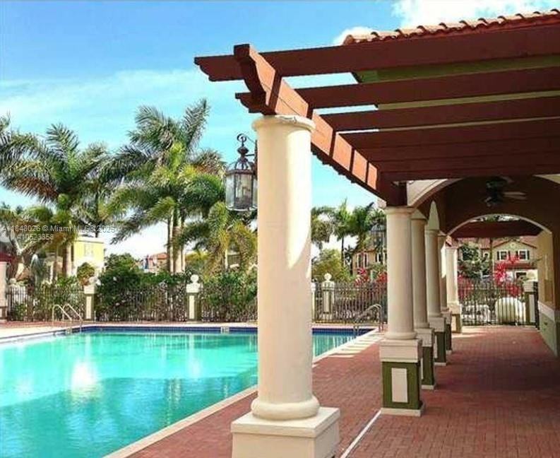 521 Ne 33rd Ter - Photo 3 of 8