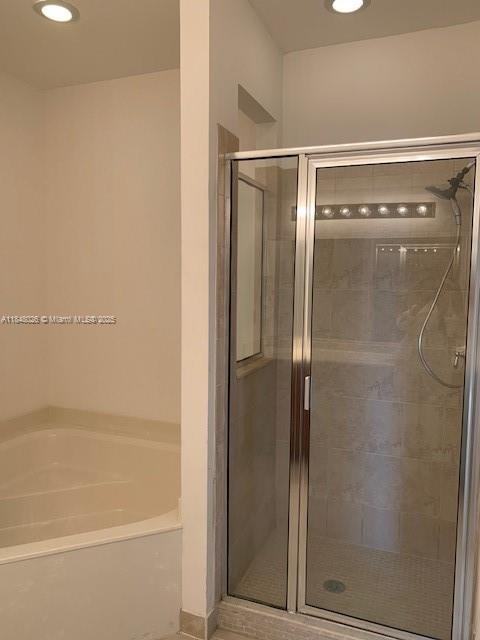 521 Ne 33rd Ter - Photo 7 of 8