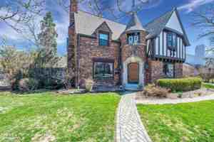 featured image of 806 Pemberton Rd