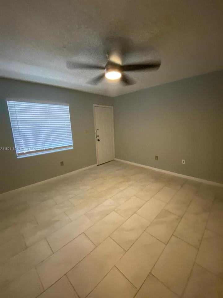 6040 Shakerwood Cir #202 - Photo 2 of 8