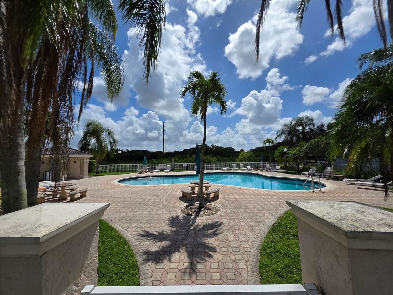 17363 Sw 22nd St - Photo 3 of 8