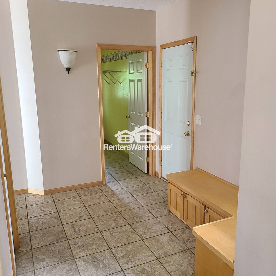 5543 Glenview Ln - Photo 2 of 17