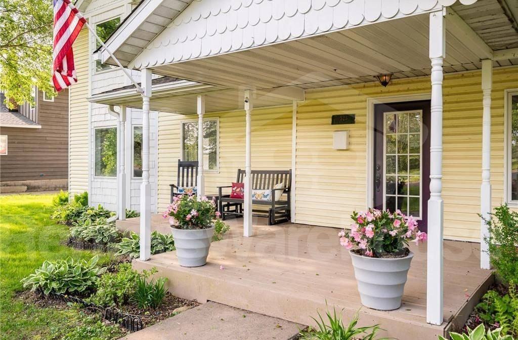 523 Moore St W - Photo 3 of 23