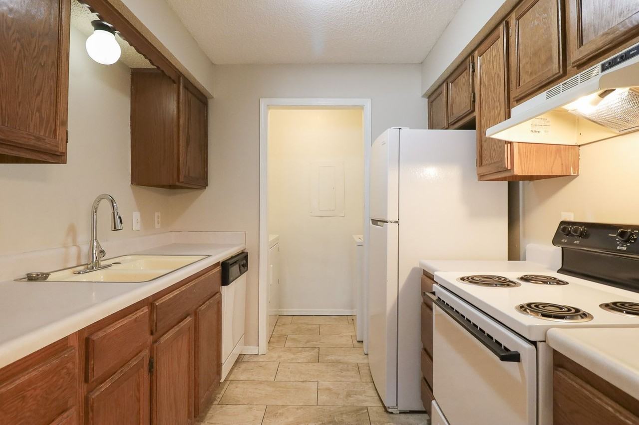 2421 E 87th St #261 - Photo 6 of 14
