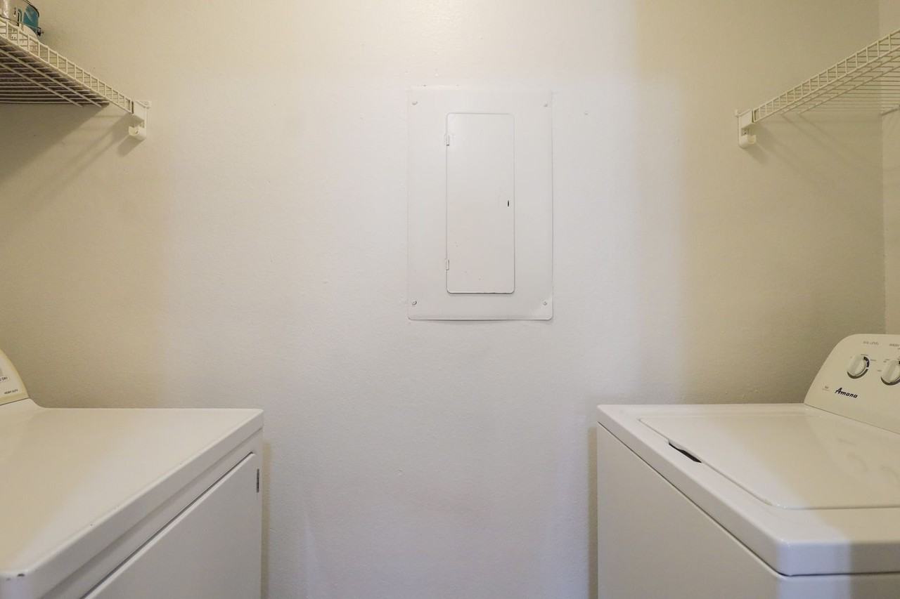 2421 E 87th St #261 - Photo 7 of 14