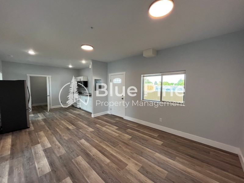 1444 E 17th St #2 - Photo 4 of 13