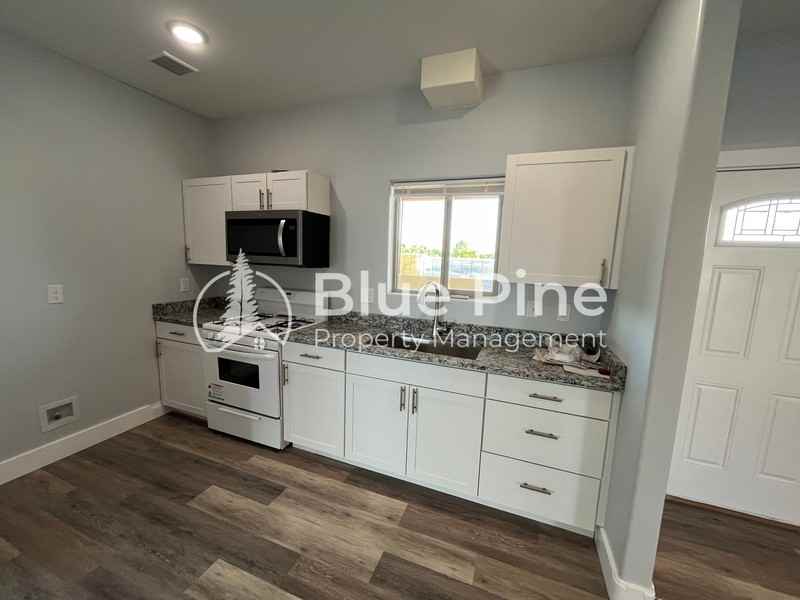 1444 E 17th St #2 - Photo 5 of 13