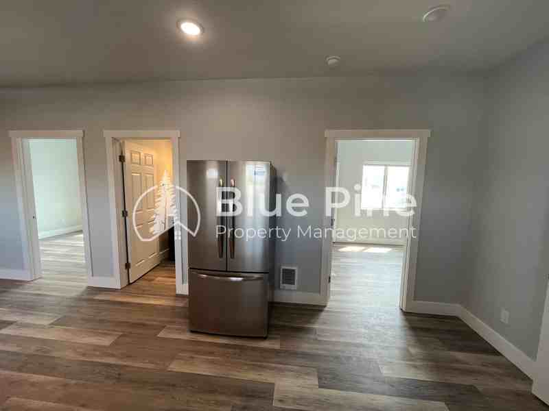 1444 E 17th St #2 - Photo 6 of 13