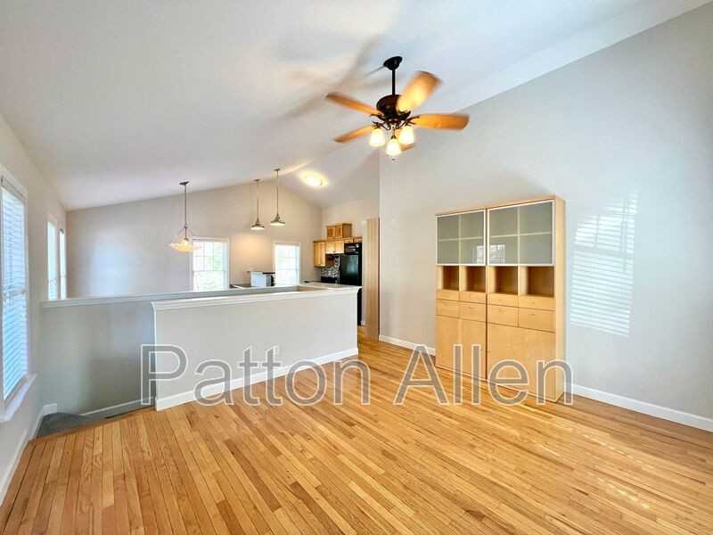 430 Riverview Dr - Photo 3 of 25