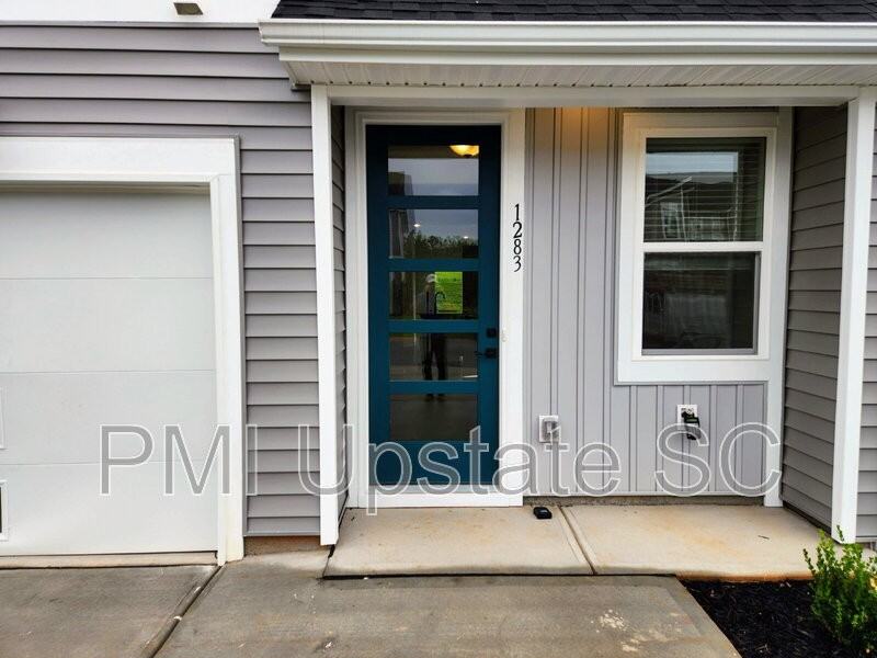 1283 Westgate Village Dr - Photo 4 of 43