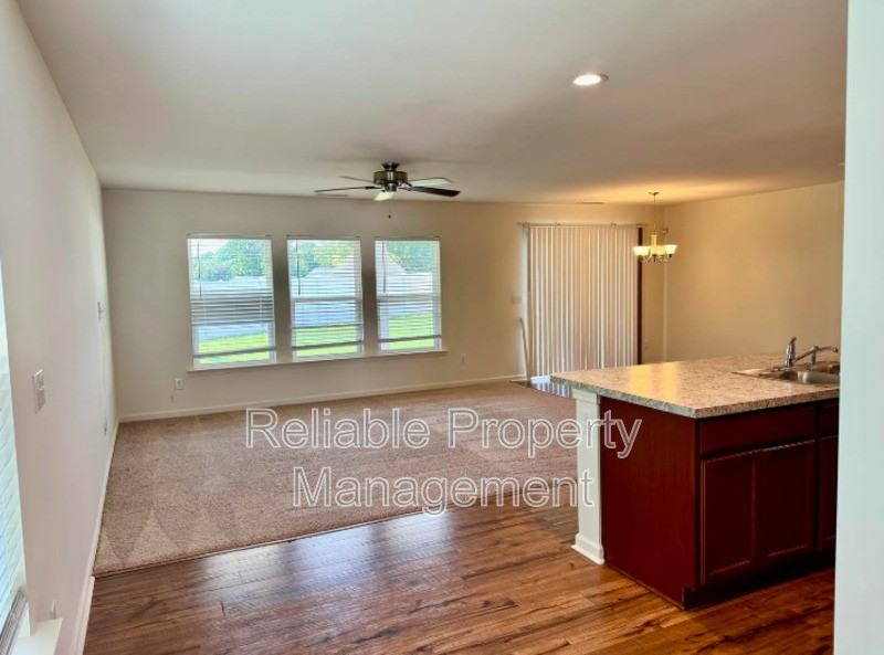944 Avondale Dr - Photo 3 of 16