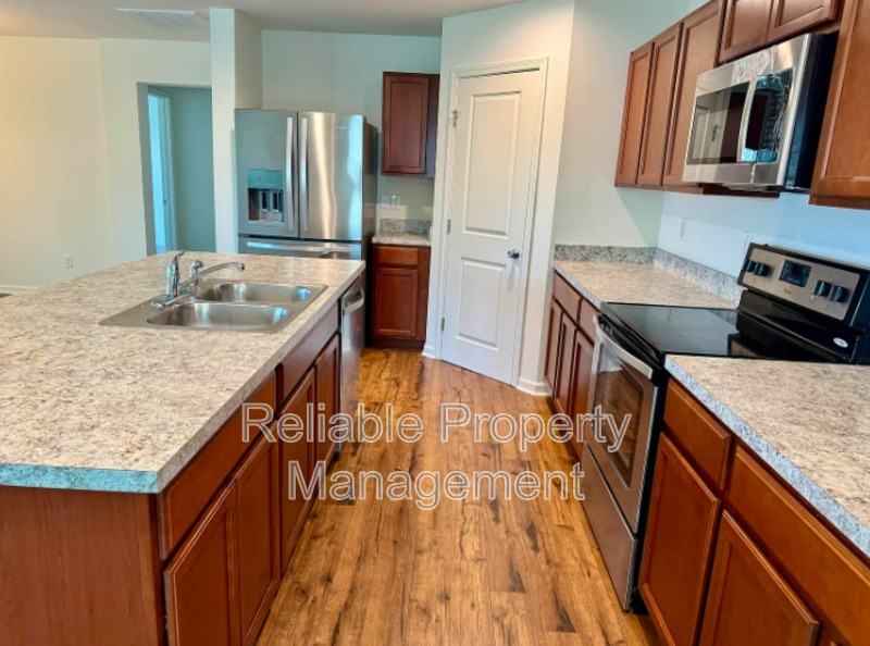 944 Avondale Dr - Photo 4 of 16