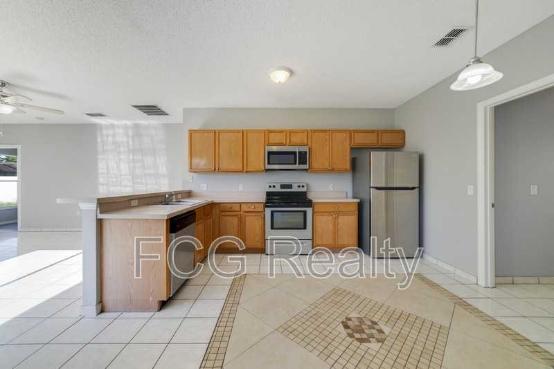 325 Marquee Dr - Photo 2 of 15