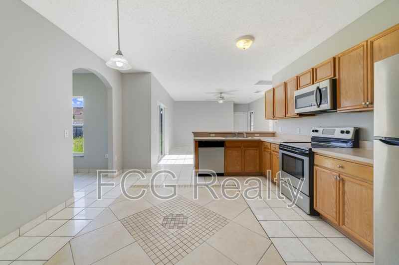 325 Marquee Dr - Photo 3 of 15