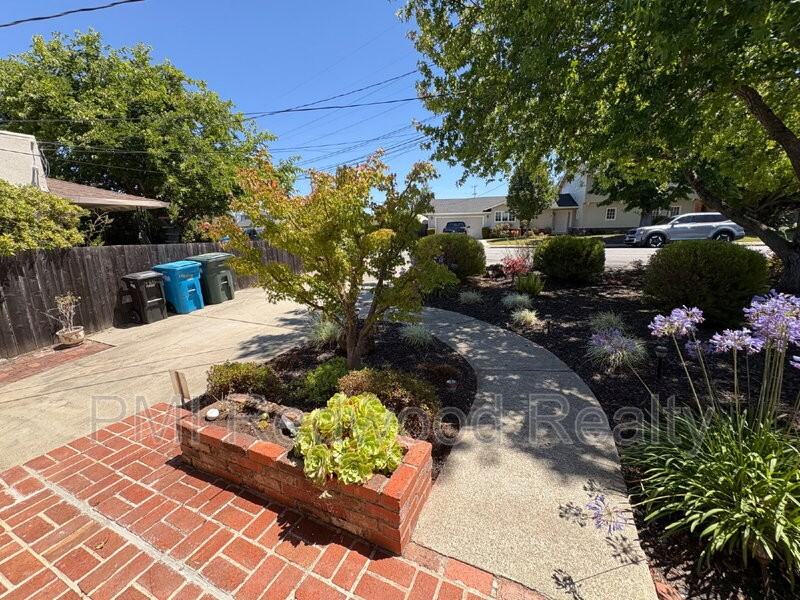 24 Hilltop Dr - Photo 5 of 45