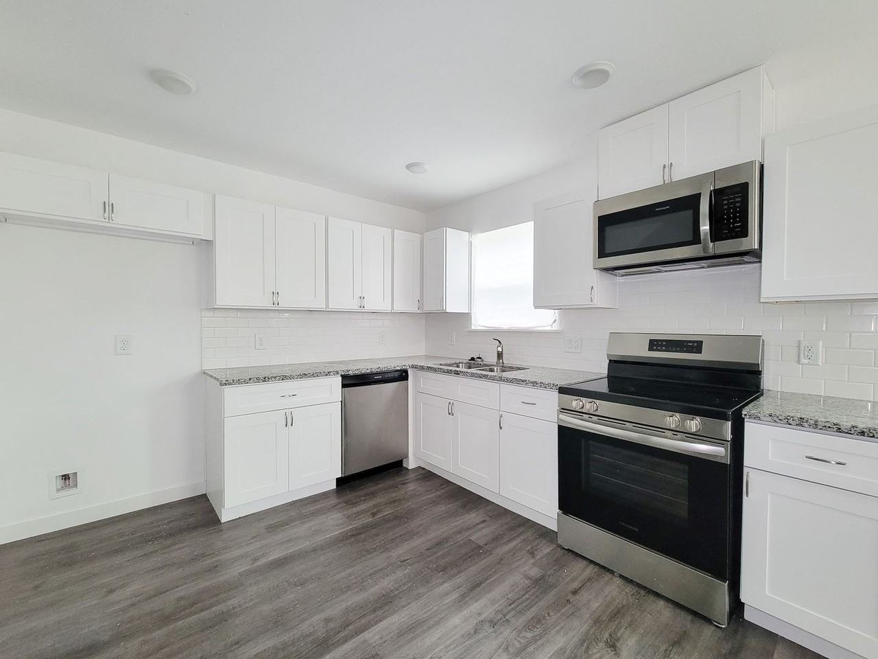 8122 Sterlingshire St #A - Photo 7 of 25