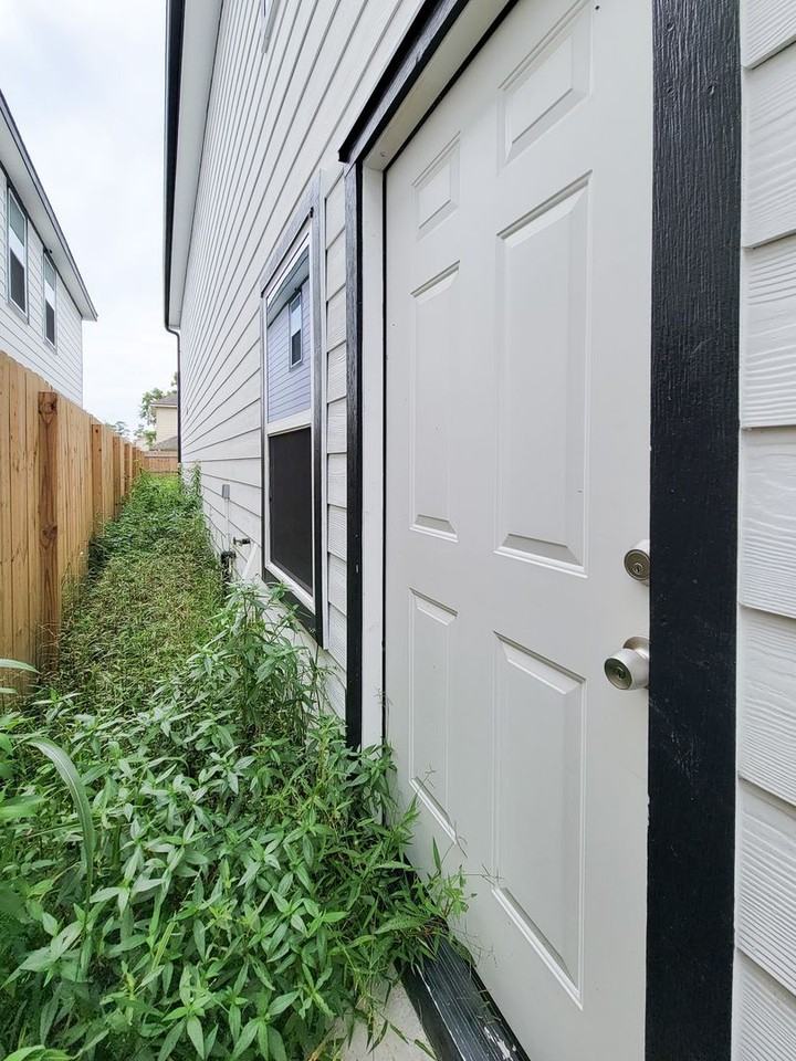 8122 Sterlingshire St #B - Photo 2 of 30