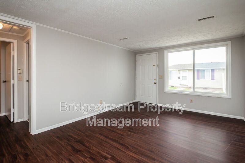 834 Randler Ave - Photo 3 of 10