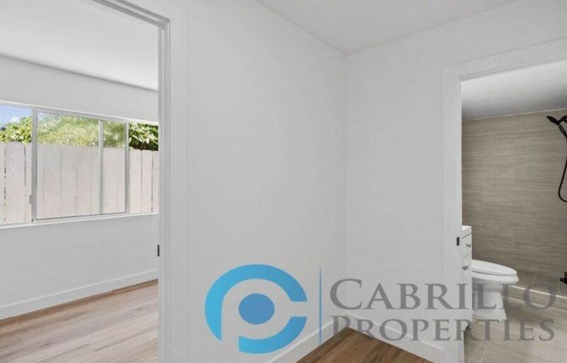 207 E 1st St #A - Photo 7 of 19
