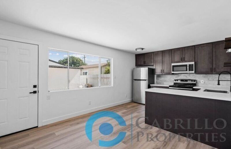207 E 1st St #A - Photo 4 of 19