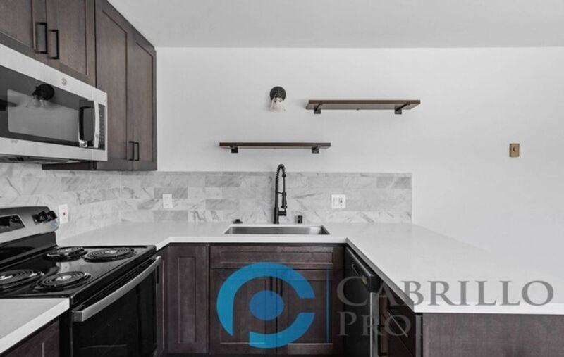 207 E 1st St #A - Photo 3 of 19