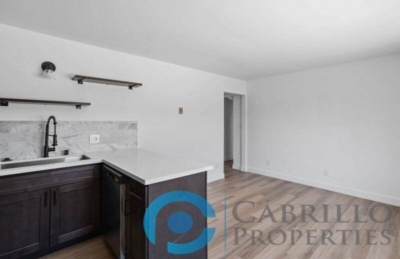 207 E 1st St #A - Photo 5 of 19