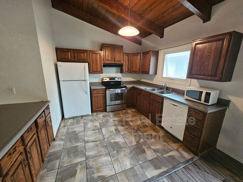 411 Oklahoma St #2 - Photo 3 of 14