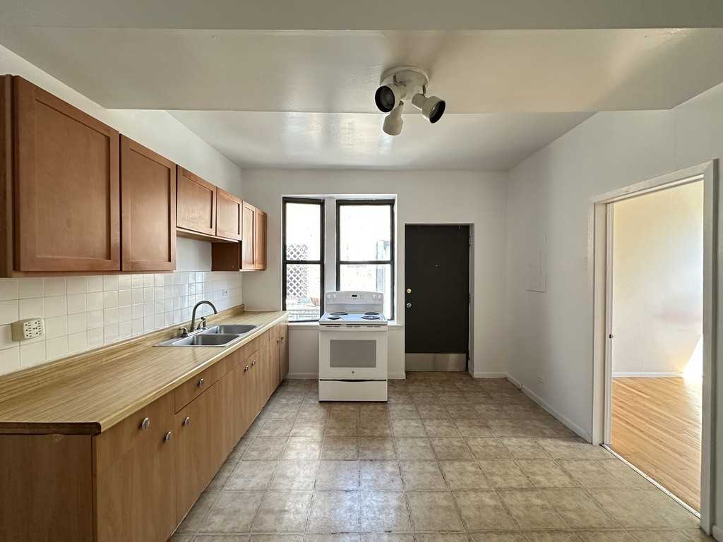 3147 W Medill Ave #3 - Photo 2 of 21