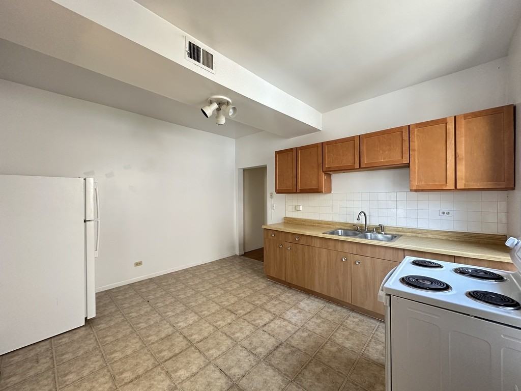 3147 W Medill Ave #3 - Photo 4 of 21