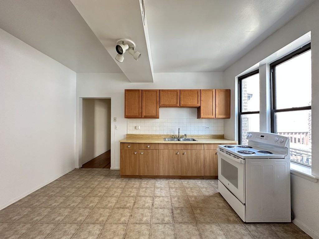 3147 W Medill Ave #3 - Photo 5 of 21