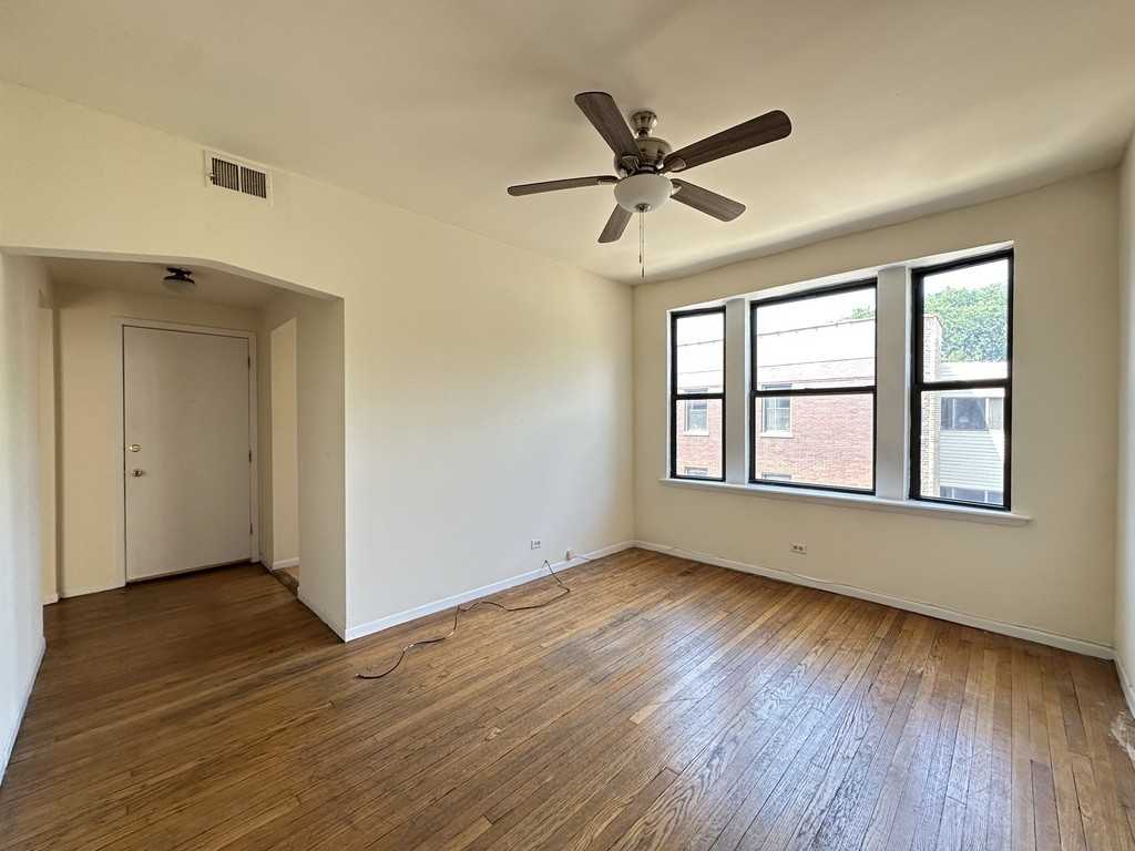 3147 W Medill Ave #3 - Photo 7 of 21